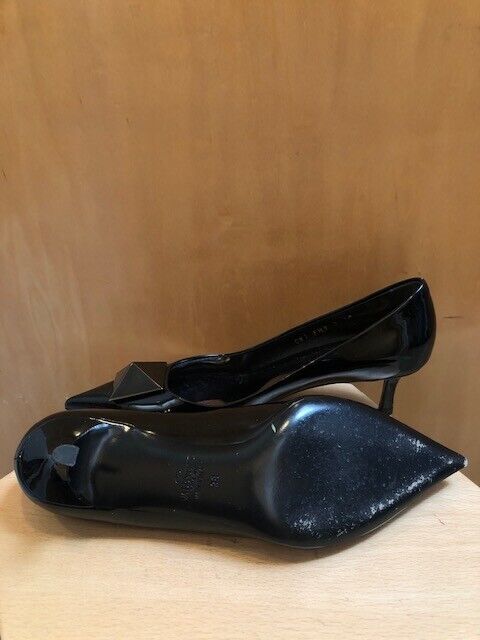 VALENTINO Black One Stud 50 Embellished Patent Leather Kitten Heel Pump 38/8/7.5