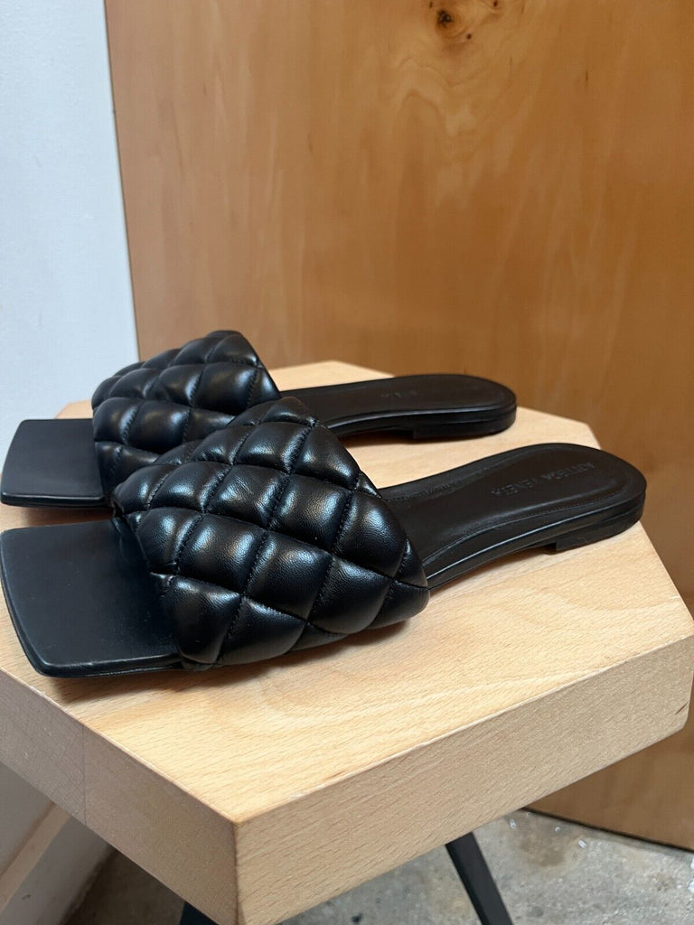 BOTTEGA VENETA Black Padded Quilted Square Toe Leather Slide Flat Sandal Shoe 39