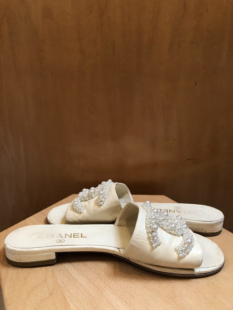 CHANEL 2019 Ivory White Leather Beaded Pearl CC Logo Flat Slide Sandals 38.5