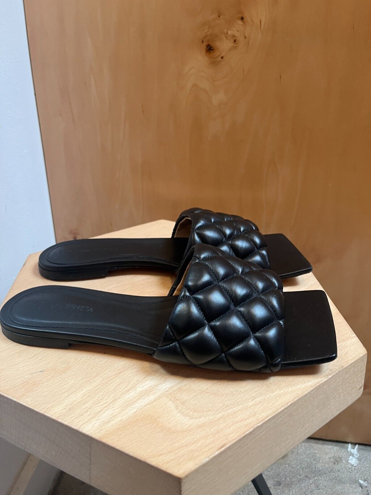 BOTTEGA VENETA Black Padded Quilted Square Toe Leather Slide Flat Sandal Shoe 39
