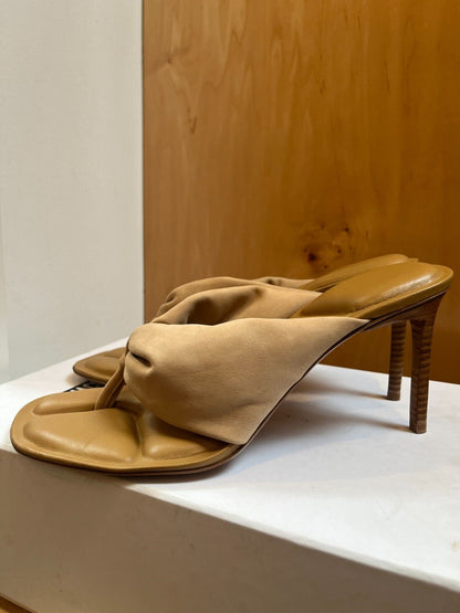 JACQUEMUS Les Sandales Nocio Nude Suede Leather Thong Mule Sandal Heel 41