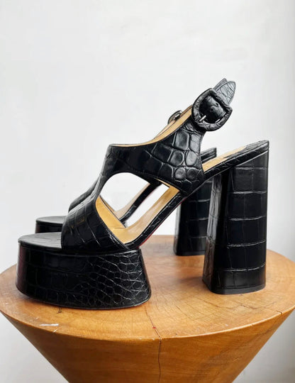 EMBOSSED PLATFORM HEEL