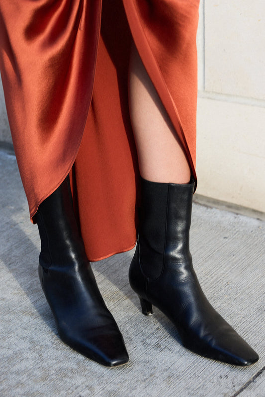 BLACK KITTEN HEEL BOOT