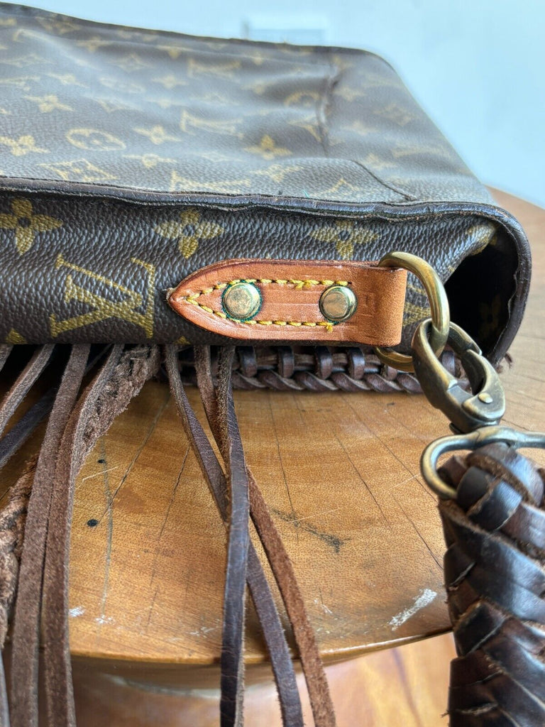 LOUIS VUITTON Vintage World Traveler Saint Cloud GM Fringe Shoulder Purse Bag