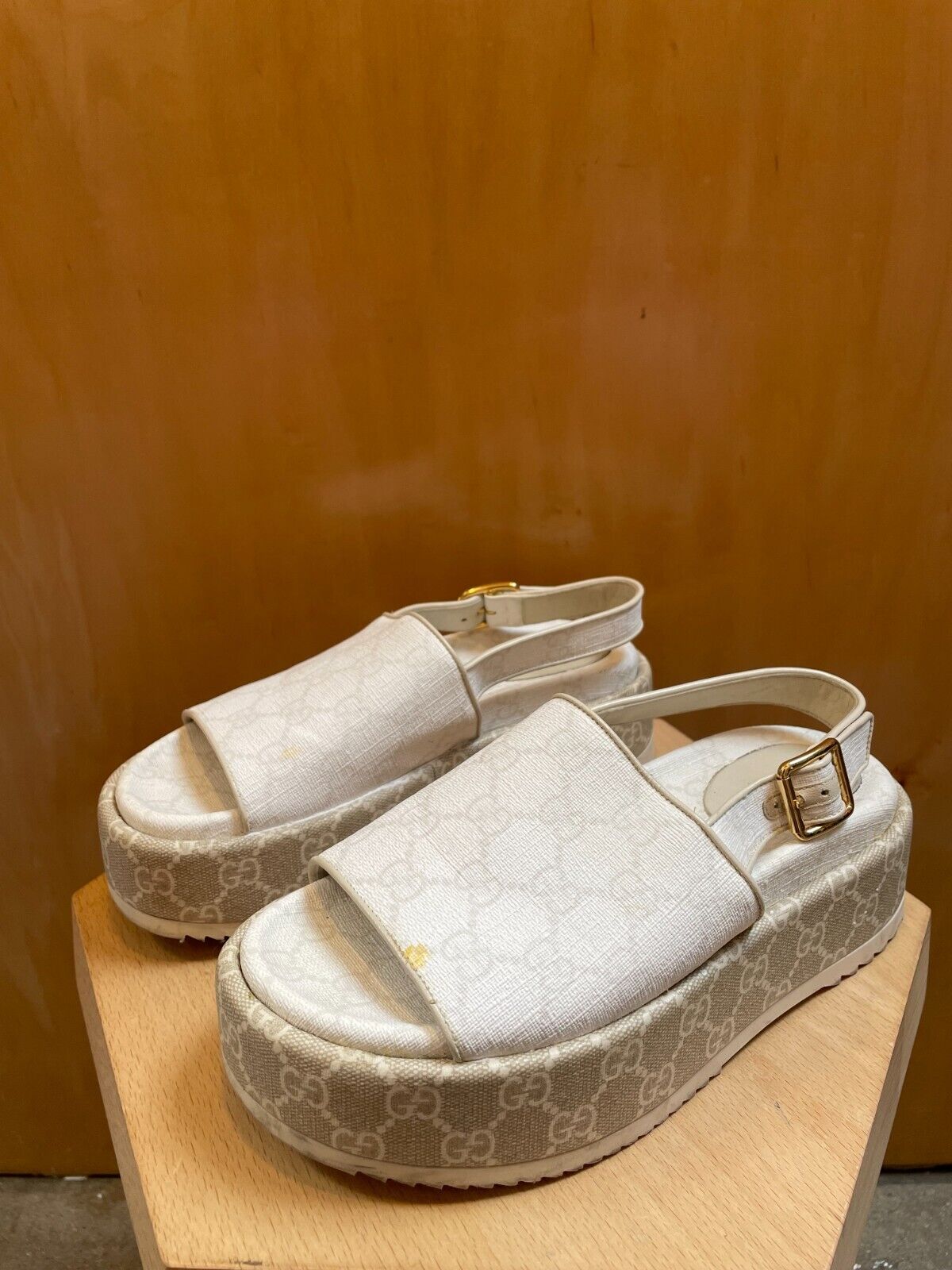 GUCCI Angelina White Beige GG Supreme Monogram Platform