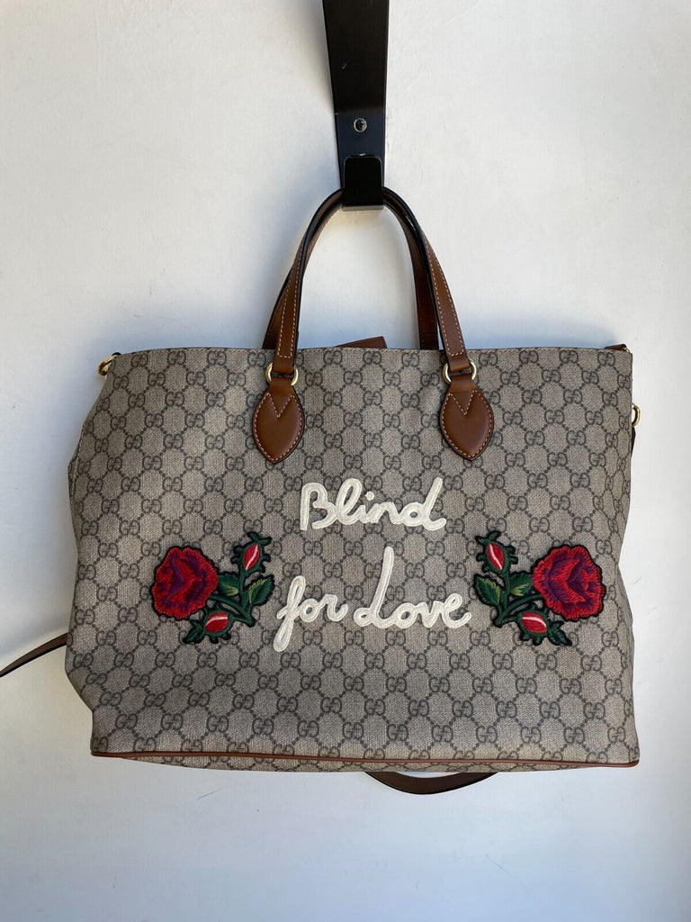 Gucci Attache large shoulder bag in beige and blue Supreme | GUCCI® GR