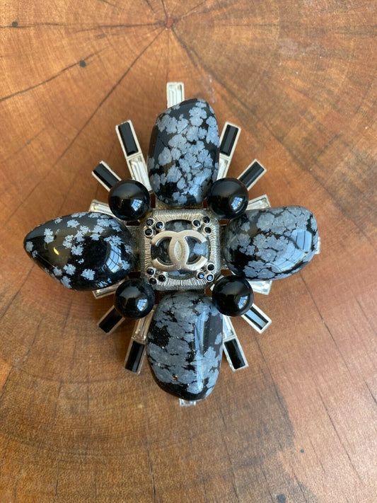 OBSIDIAN RESIN BROOCH