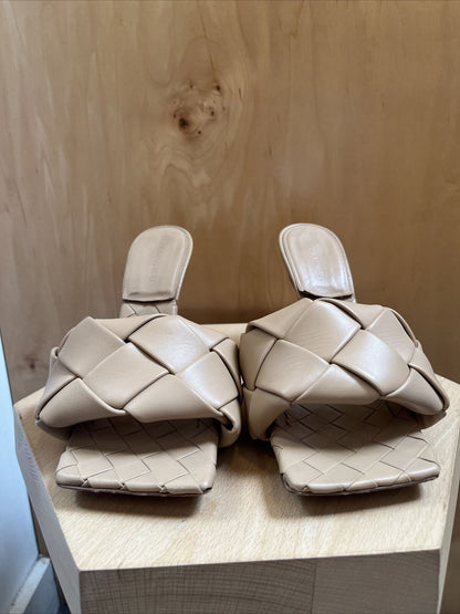 BOTTEGA VENETA Lido 90mm Nude Beige Woven Intreccio Stiletto Slide Heel 38.5