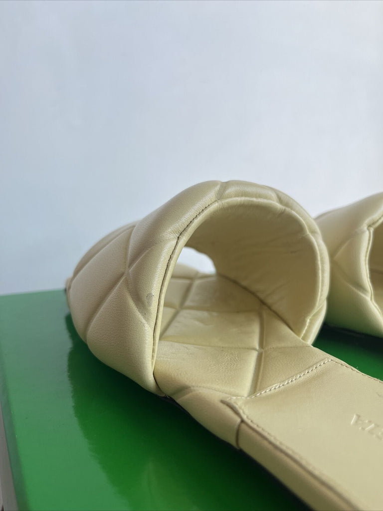 BOTTEGA VENETA Moon Beam Off-White Yellow Quilted Embossed Lido Flat Sandals 39