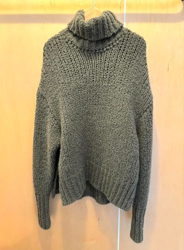 BY BONNIE YOUNG $2000 Olive Green Cashmere Boucle Turtleneck Sweater XS