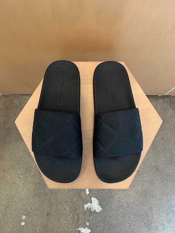 ◆正規品◆BOTTEGA VENETA RUBBER SLIDER BLACK◆関税込◆人気◆ BOTTEGA VENETA - Rubber Sandals - Black Bottega Veneta