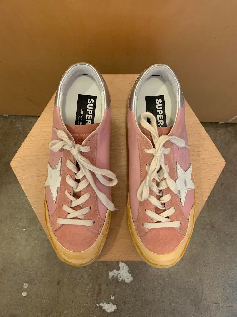 GOLDEN GOOSE Superstar Light Pink White Star Suede Leather Low-Top Sne –  Gift of Garb