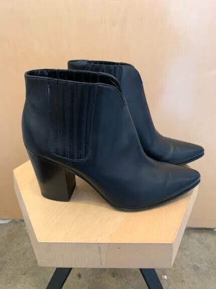 ALUMNAE $800 Womens Black Chelsea Block Heel Garmentory Ankle Boot Shoe 40.5