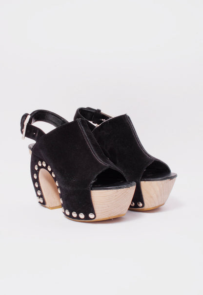 STUDDED CLOGS