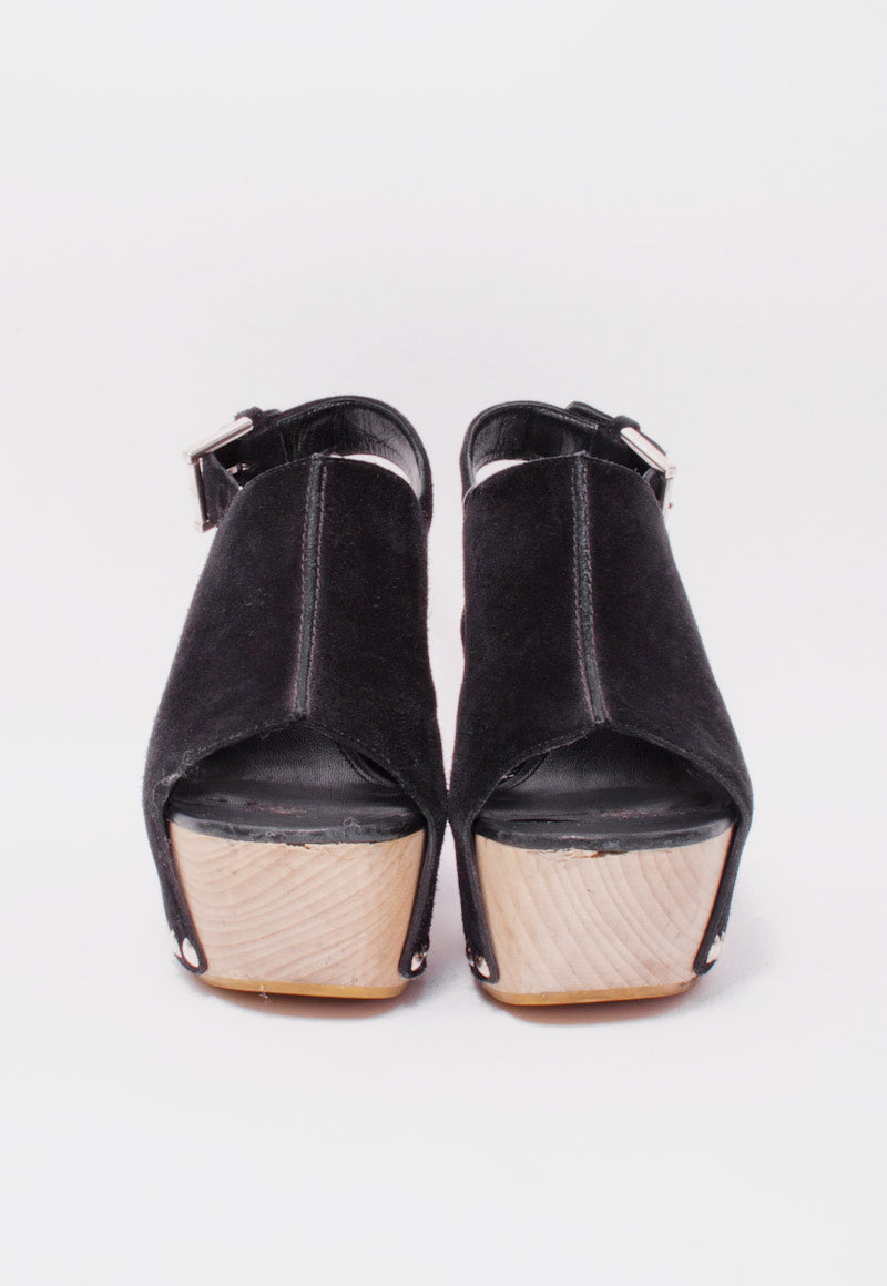 STUDDED CLOGS