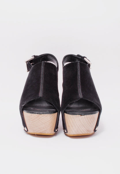 STUDDED CLOGS