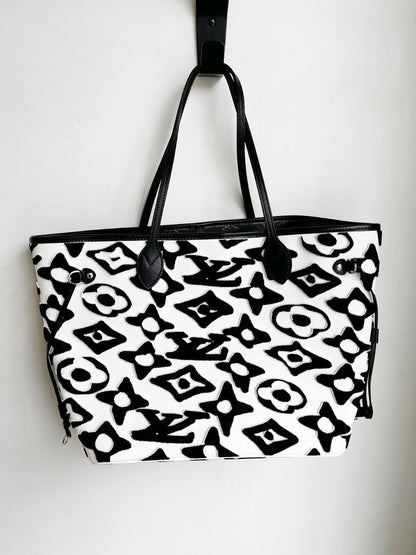 URS FISCHER TUFTED VELVET MM NEVERFULL