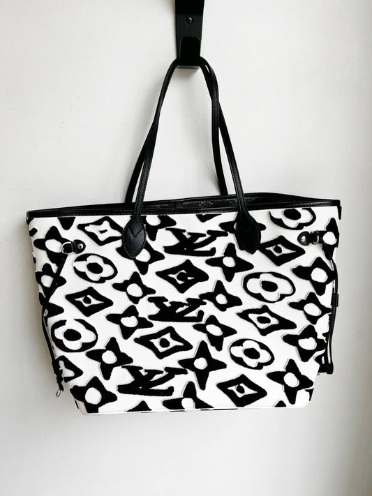 URS FISCHER TUFTED VELVET MM NEVERFULL