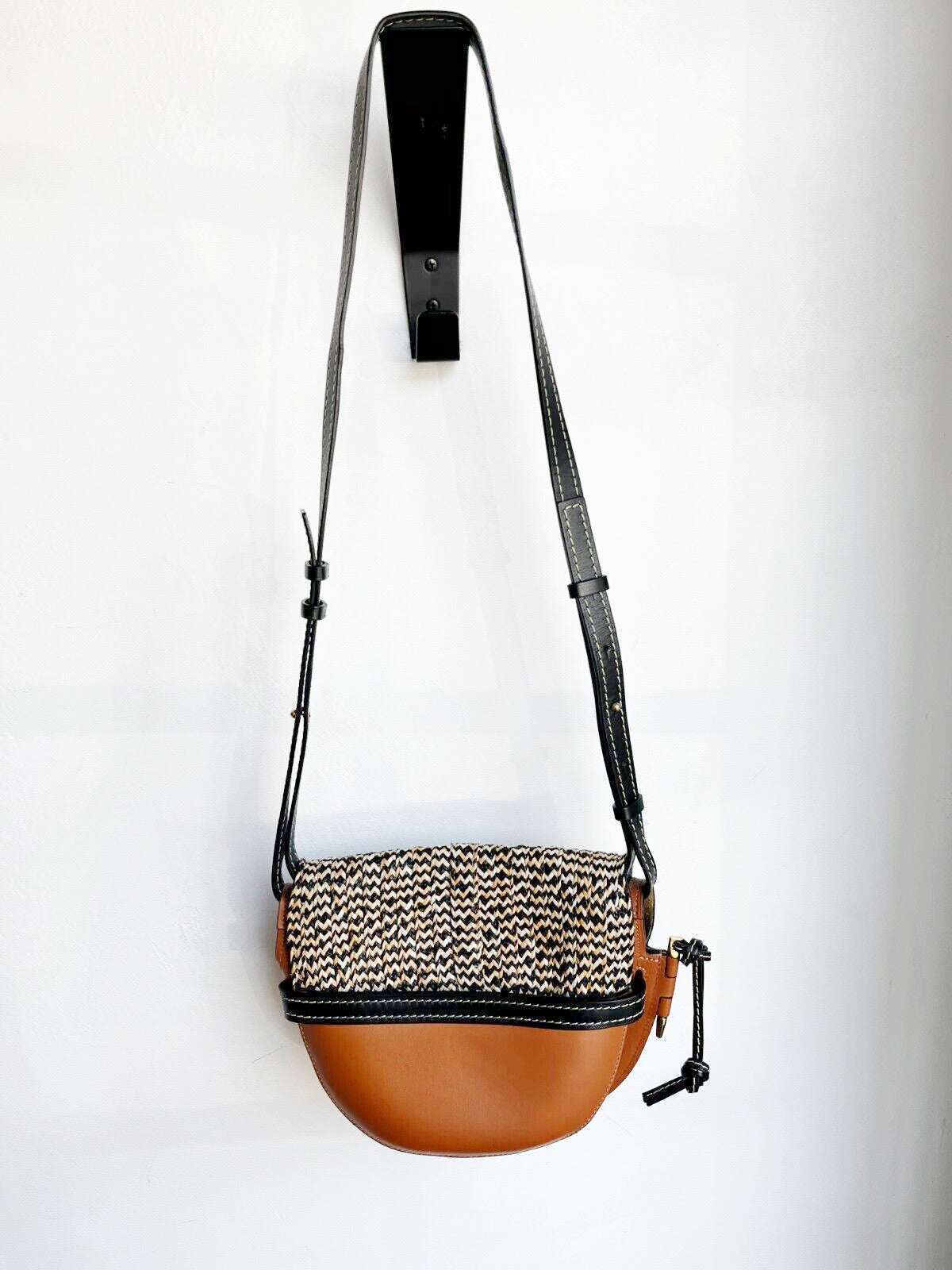 GATE RAFFIA SHOULDER BAG