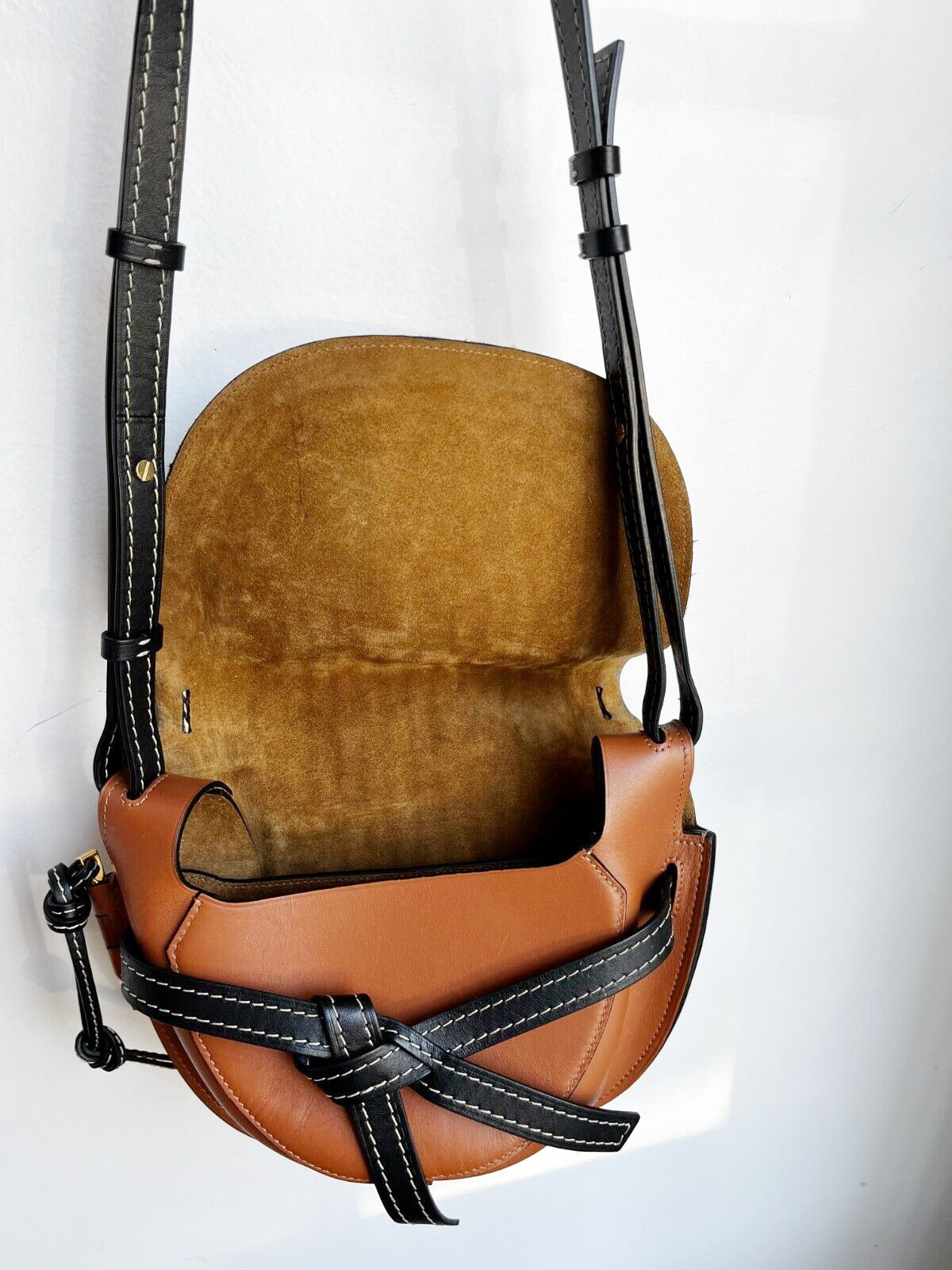 GATE RAFFIA SHOULDER BAG