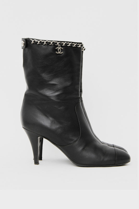 ANKLE CHAIN BOOTIES