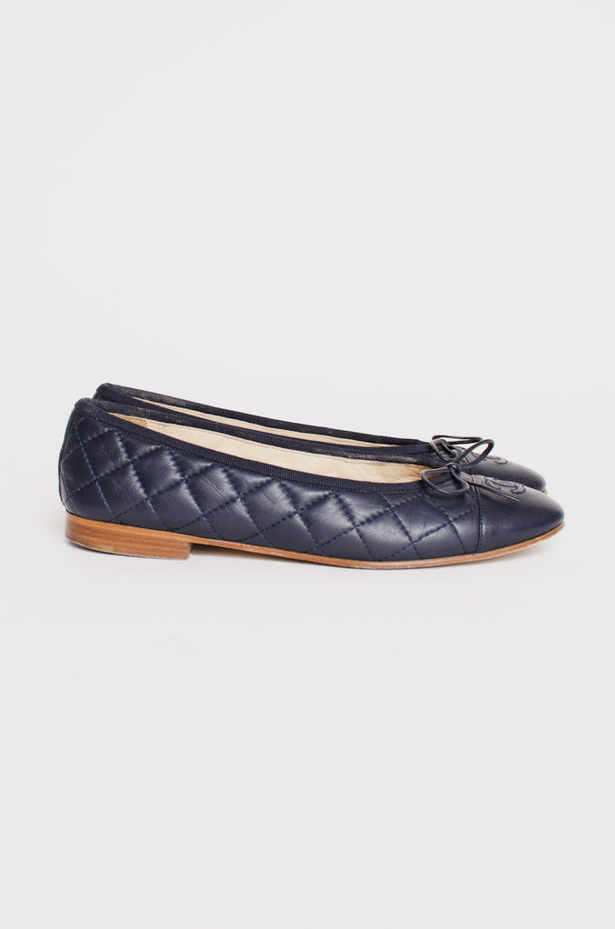 NAVY QUILTED FLATS