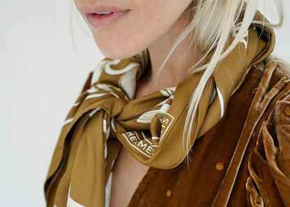 CROWN SCARF