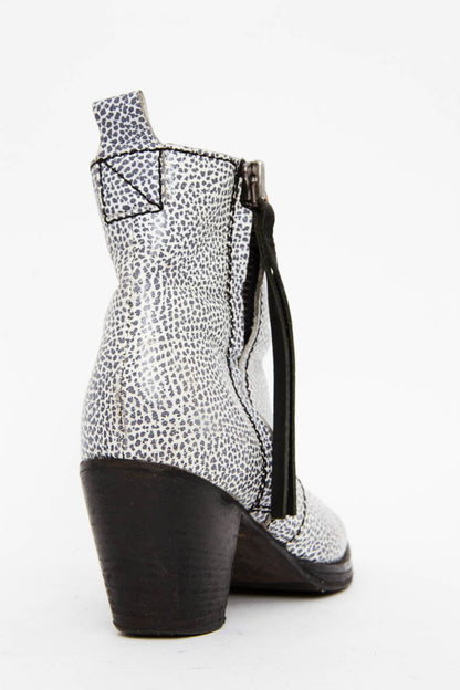 SPOTTED PISTOL BOOTIES