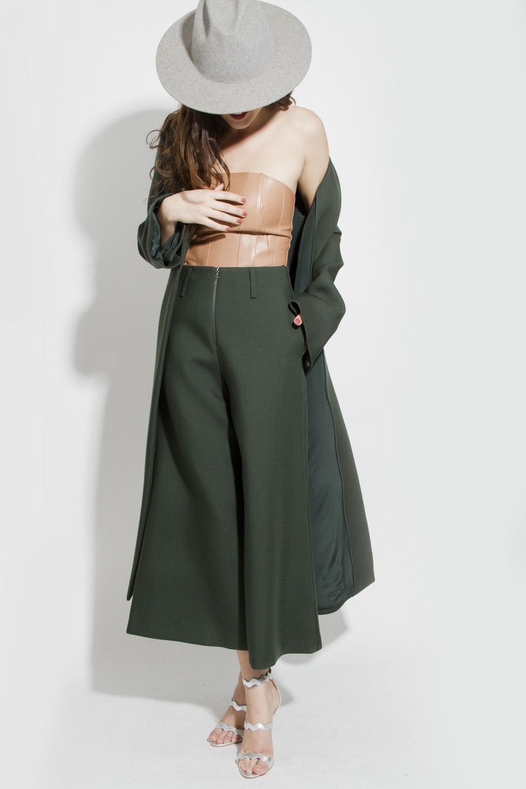 EXAGERRATED WOOL PANTS