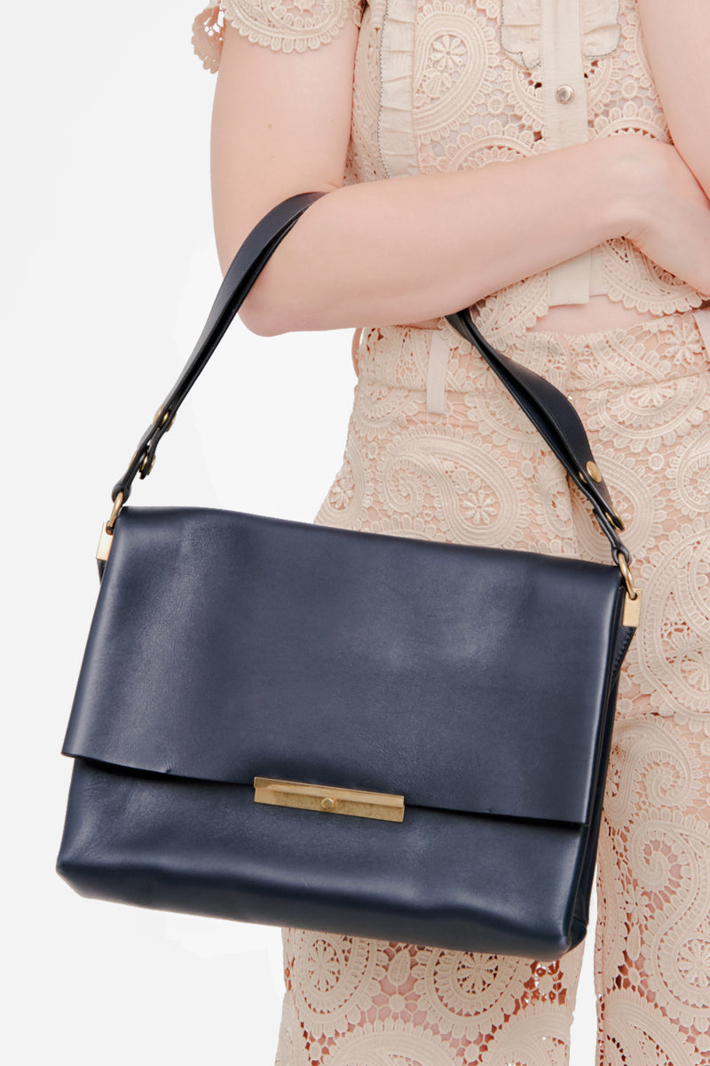 NAVY BLADE BAG