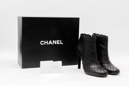 QUILTED ANKLE BOOTIES
