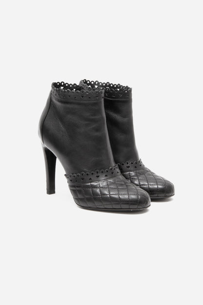 QUILTED ANKLE BOOTIES