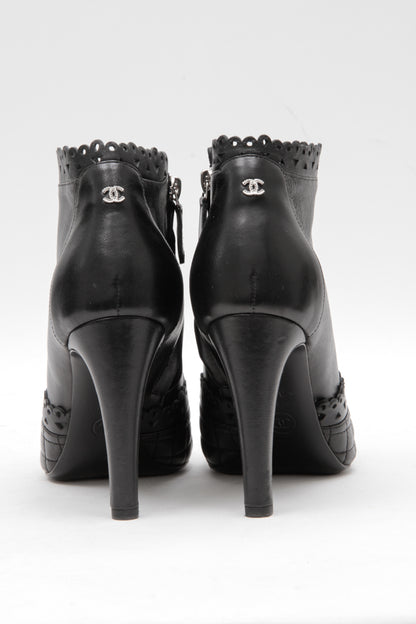 QUILTED ANKLE BOOTIES