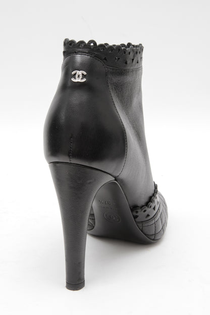 QUILTED ANKLE BOOTIES