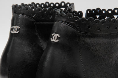 QUILTED ANKLE BOOTIES