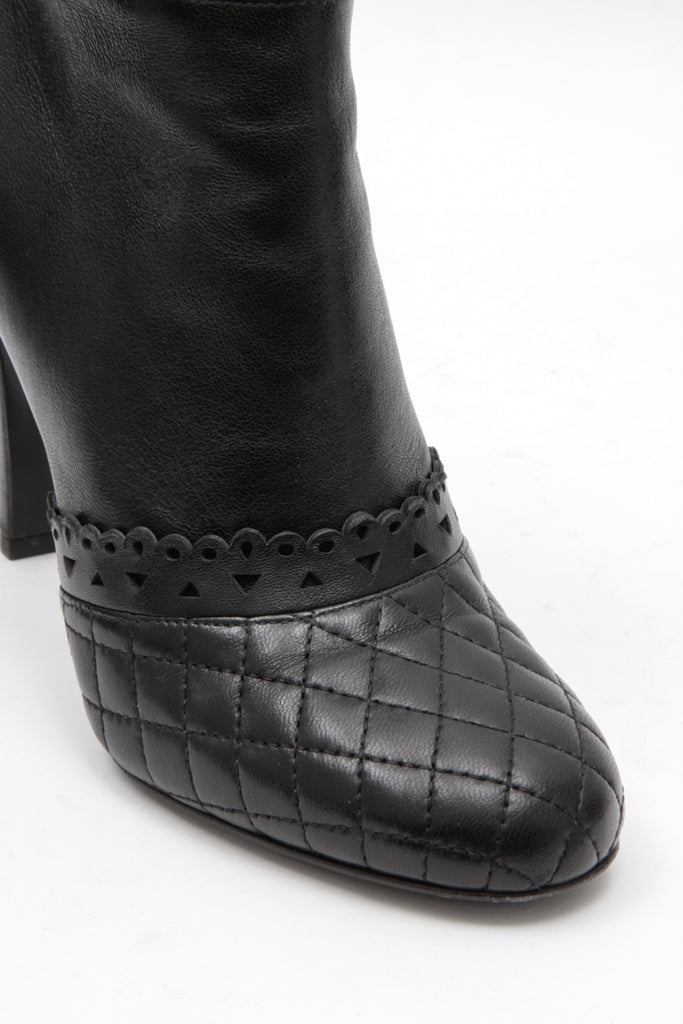 QUILTED ANKLE BOOTIES