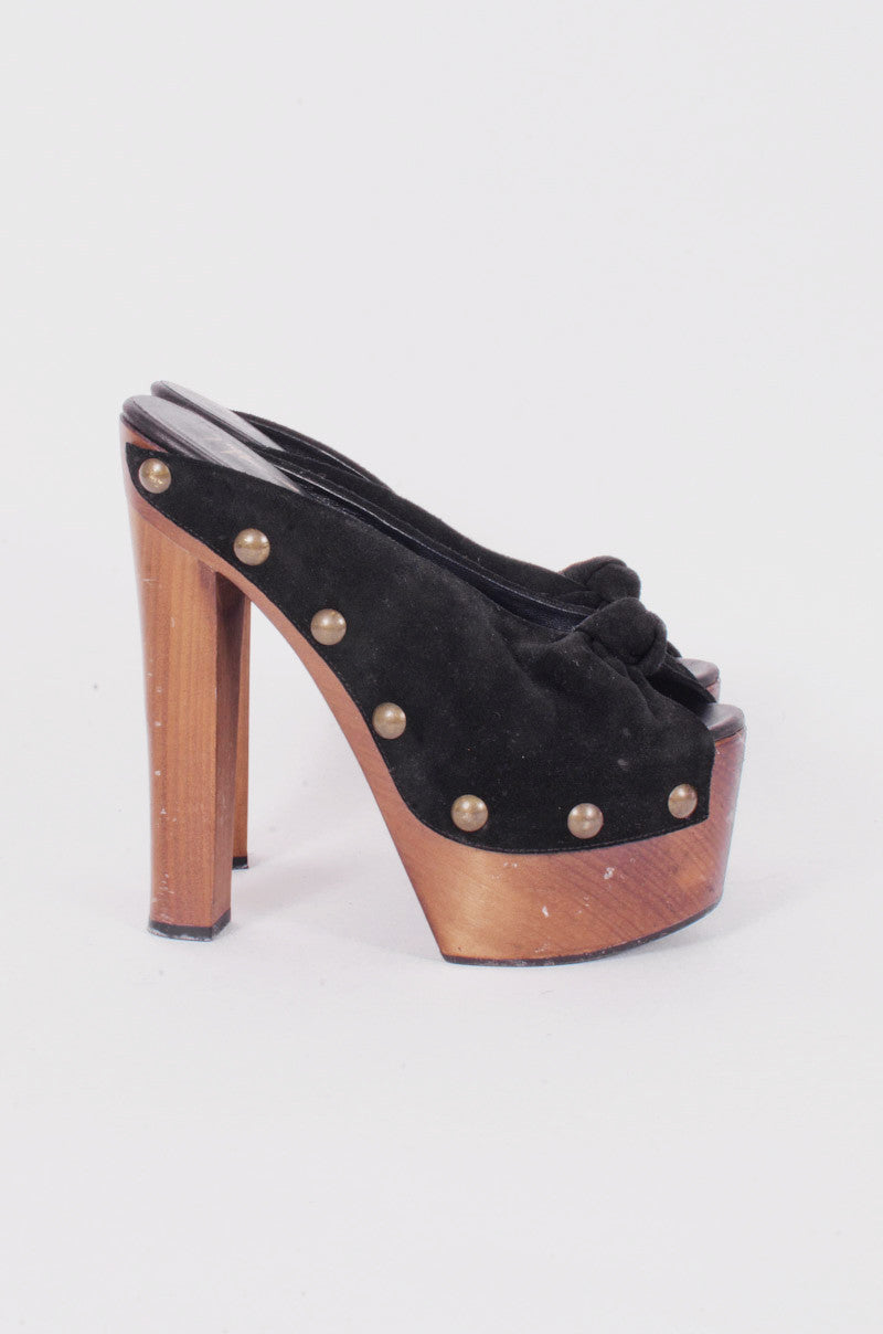 STUDDED WOODEN PLATFORM