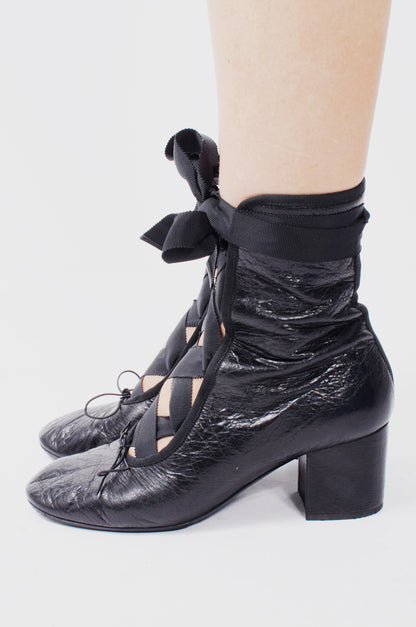 LACE UP BOOTIES