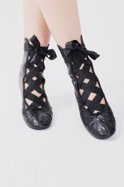 LACE UP BOOTIES