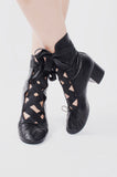LACE UP BOOTIES