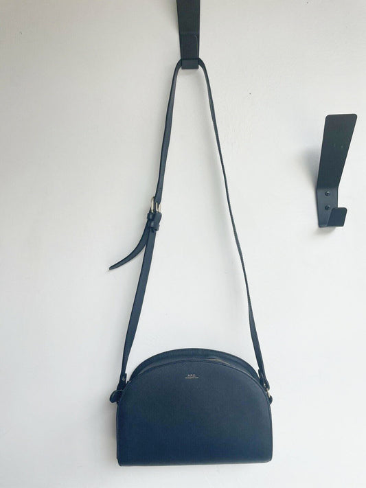 HALF MOON NAVY BAG
