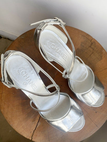 METALLIZED SILVER STRAPPY HEELS