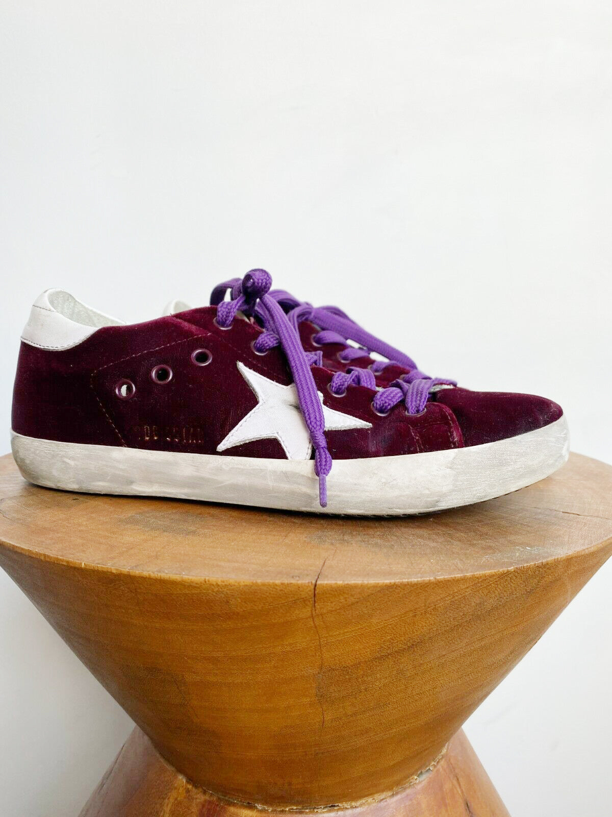 SUPERSTAR VELVET LOW TOP SNEAKER