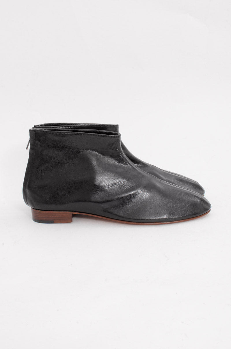 GLOVE BOOTS WITH TAGS