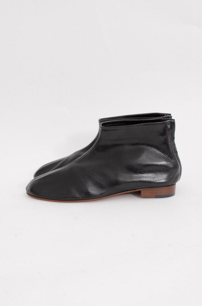 GLOVE BOOTS WITH TAGS