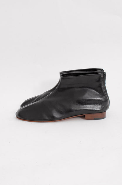 GLOVE BOOTS WITH TAGS
