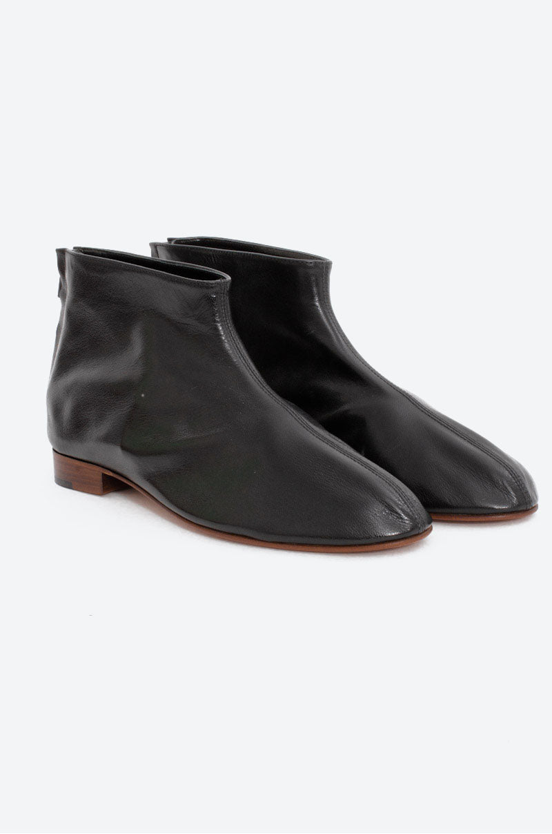 GLOVE BOOTS WITH TAGS