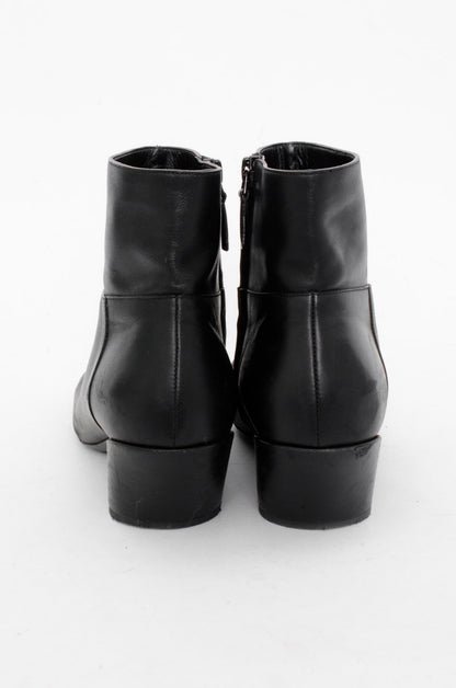 BROKEN HEEL BOOTIES