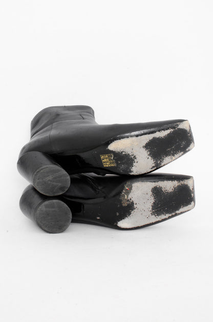 BROKEN HEEL BOOTIES