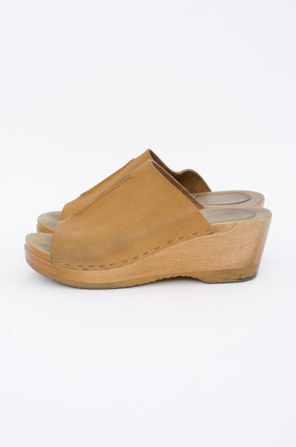 BEIGE PLATFORM SLIDES